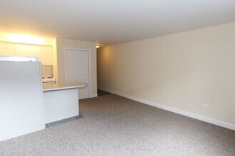 2010 N Orleans St, Unit M06R in Chicago, IL - Building Photo - Building Photo