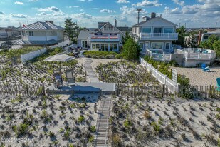 14 Falls Rd in Mantoloking, NJ - Building Photo