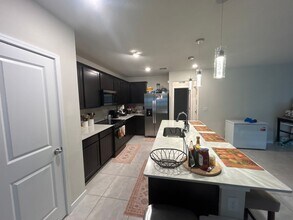 1261 Regal King Dr in Kissimmee, FL - Building Photo - Building Photo