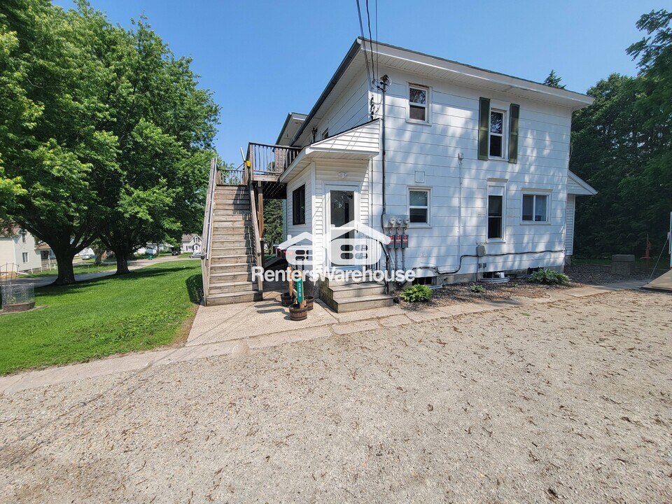 306 State Ave in Owatonna, MN - Building Photo