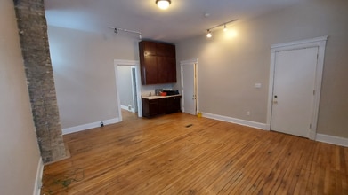 319 E Garfield Ave in Milwaukee, WI - Building Photo - Building Photo