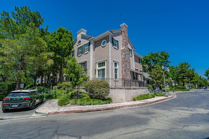 23420 Waterway Ln in Valencia, CA - Building Photo