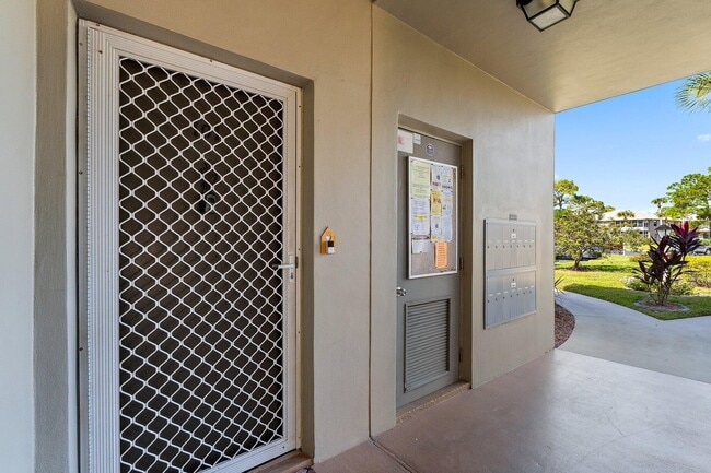 14 Lake Vista Trail in Port St. Lucie, FL - Building Photo - Building Photo