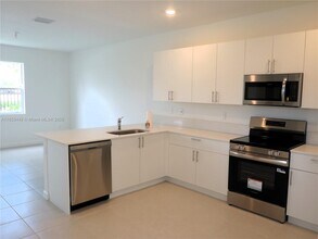 18417 SW 1st St in Pembroke Pines, FL - Building Photo - Building Photo