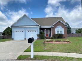 5806 Kessinger Ct in Hope Mills, NC - Building Photo