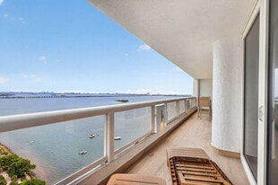 1717 N Bayshore Dr in Miami, FL - Building Photo