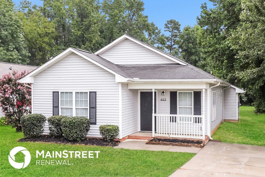 625 Shirley Ln in Greensboro, NC - Foto de edificio