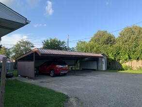 5837 Orchard Ct in Lansing, MI - Foto de edificio - Building Photo