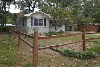 5709 Windamere Dr in Little Rock, AR - Foto de edificio - Building Photo