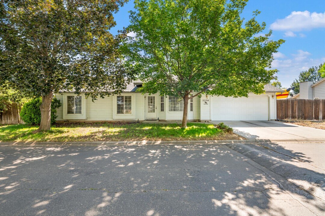 2256 N Pawnee Ln in Boise, ID - Building Photo