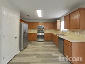 7034 Daybreak Peaks in Converse, TX - Foto de edificio - Building Photo