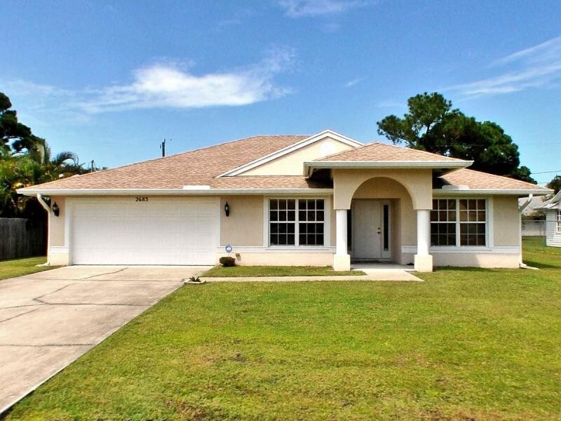 2683 SE Export Ave in Port St. Lucie, FL - Building Photo