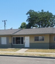 753 Moffat Dr in Hanford, CA - Building Photo - Building Photo