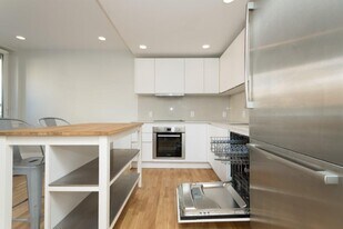 330 Harvard St, Unit 1R in Cambridge, MA - Building Photo