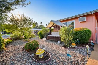 22259 Kittridge St in Los Angeles, CA - Building Photo - Building Photo