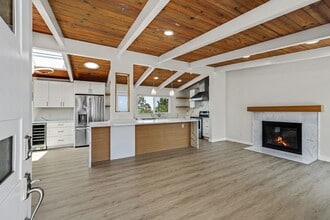 3151 Crestmoor Dr in San Bruno, CA - Foto de edificio - Building Photo