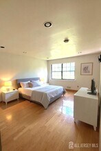 18 Adams Ct in East Brunswick, NJ - Building Photo - Building Photo