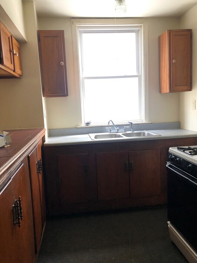 647 E 11th St in Erie, PA - Building Photo - Building Photo