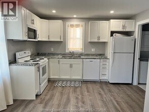 3401 Roxborough Ave in Windsor, ON - Building Photo - Building Photo