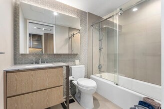 1000 Auahi St, Unit 733 in Honolulu, HI - Building Photo - Building Photo