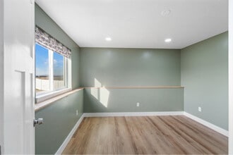 1015 W 3000 N in Pleasant View, UT - Foto de edificio - Building Photo