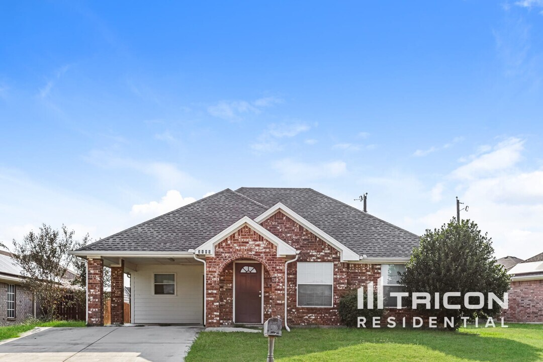 3105 Cardinal Dr in Ennis, TX - Foto de edificio