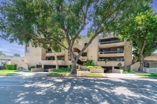 2121 Scott Rd, Unit 202 in Burbank, CA - Building Photo