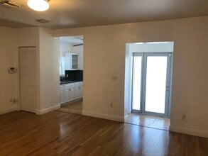 560 NE 71st St, Unit A in Miami, FL - Building Photo - Building Photo