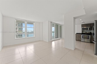 910 West Ave, Unit 301 in Miami Beach, FL - Building Photo - Building Photo