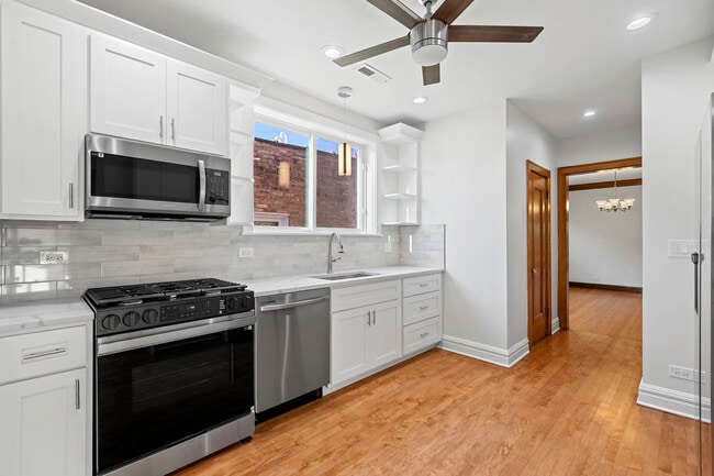 5851 N Virginia Ave in Chicago, IL - Building Photo - Building Photo