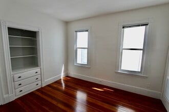 299 Lexington St, Unit 3 in Boston, MA - Foto de edificio - Building Photo