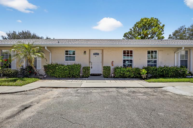 448 Franconia Cir in Greenacres, FL - Building Photo
