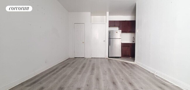 property at 3505 Rochambeau Ave