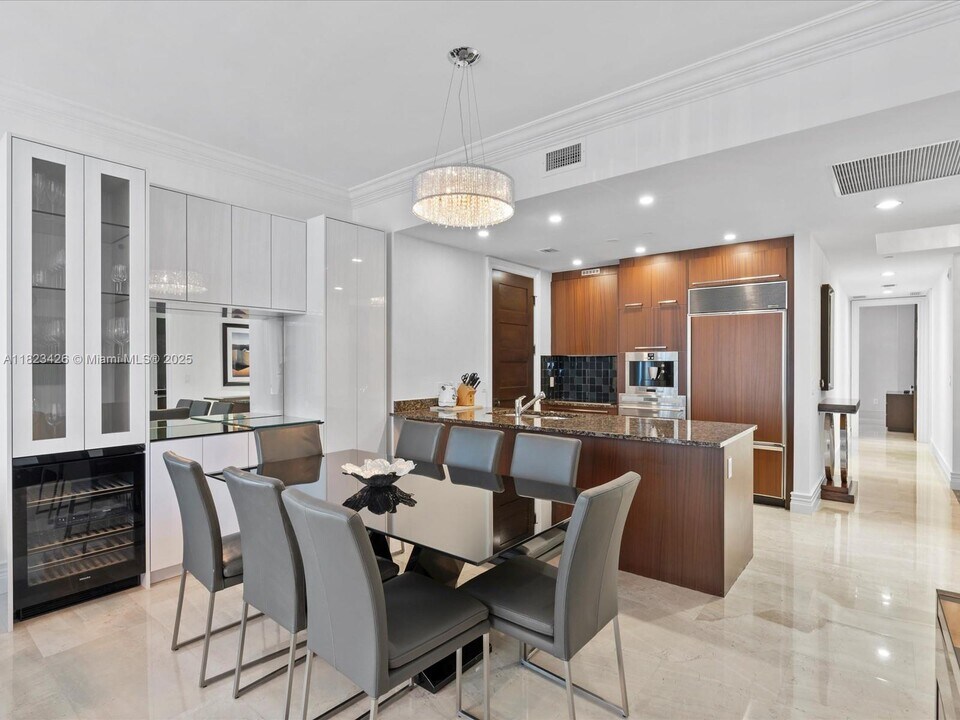 15901 Collins Ave in Sunny Isles Beach, FL - Building Photo