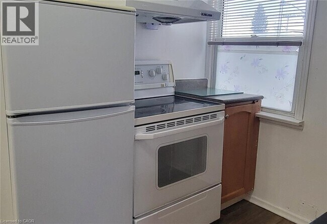 498 Ottawa Street S in Kitchener, ON - Building Photo - Building Photo