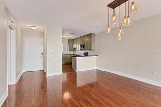 301 S Gulfstream Ave in Sarasota, FL - Building Photo - Building Photo
