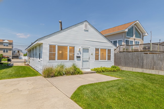 property at 14 Lee Pl