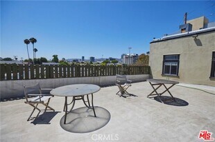 1275 N Wilton Pl in Los Angeles, CA - Building Photo