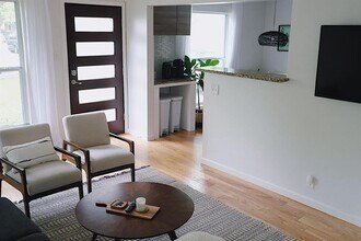 3208 Thompson St in Austin, TX - Building Photo - Building Photo