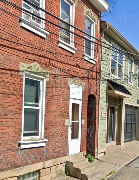 19 Enon Wy in Pittsburgh, PA - Building Photo