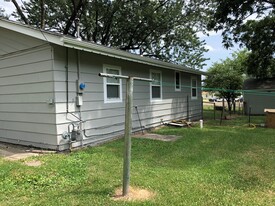 109 N California St in Hamilton, MO - Foto de edificio - Building Photo