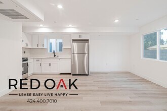 9241 1/2 Firth Blvd in Los Angeles, CA - Building Photo - Building Photo