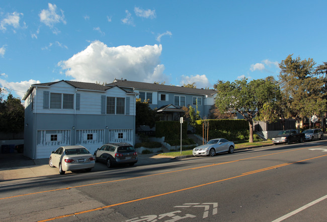 2117-2123 Montana Ave in Santa Monica, CA - Building Photo - Building Photo