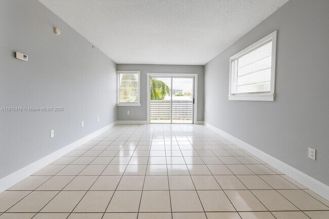 140 NW 14th Ave, Unit 5 in Miami, FL - Foto de edificio - Building Photo