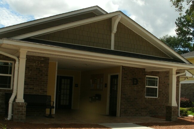 Deerfield Apartments in Douglas, GA - Foto de edificio - Building Photo