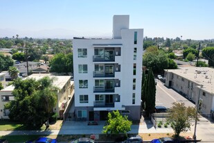 8802 Van Nuys Blvd in Panorama City, CA - Building Photo