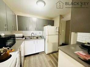 626 First St in London, ON - Building Photo - Building Photo