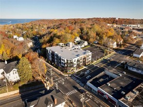 1 N Country Rd, Unit 106 in Port Jefferson, NY - Foto de edificio - Building Photo