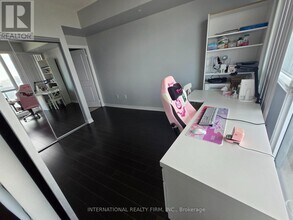 386 Yonge St in Toronto, ON - Building Photo - Building Photo