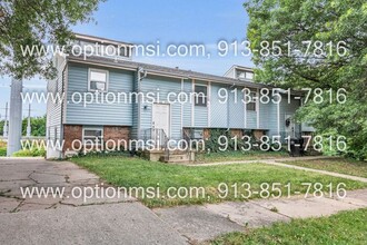 17327 E 42nd St S in Independence, MO - Building Photo - Building Photo